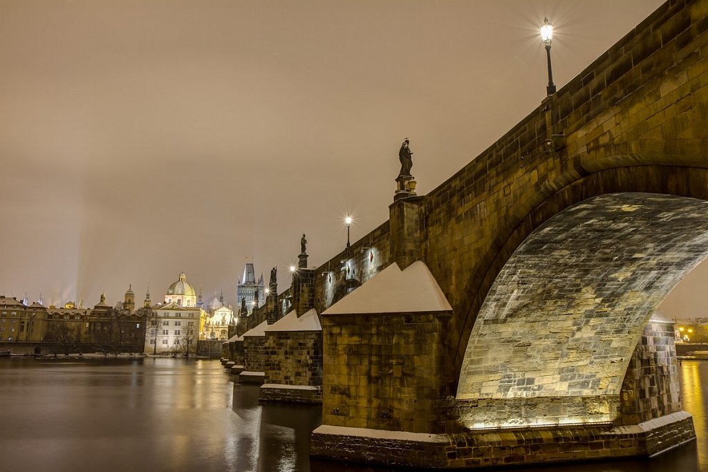 Zimní Karlův most, noční Praha - IMG-6800.jpg