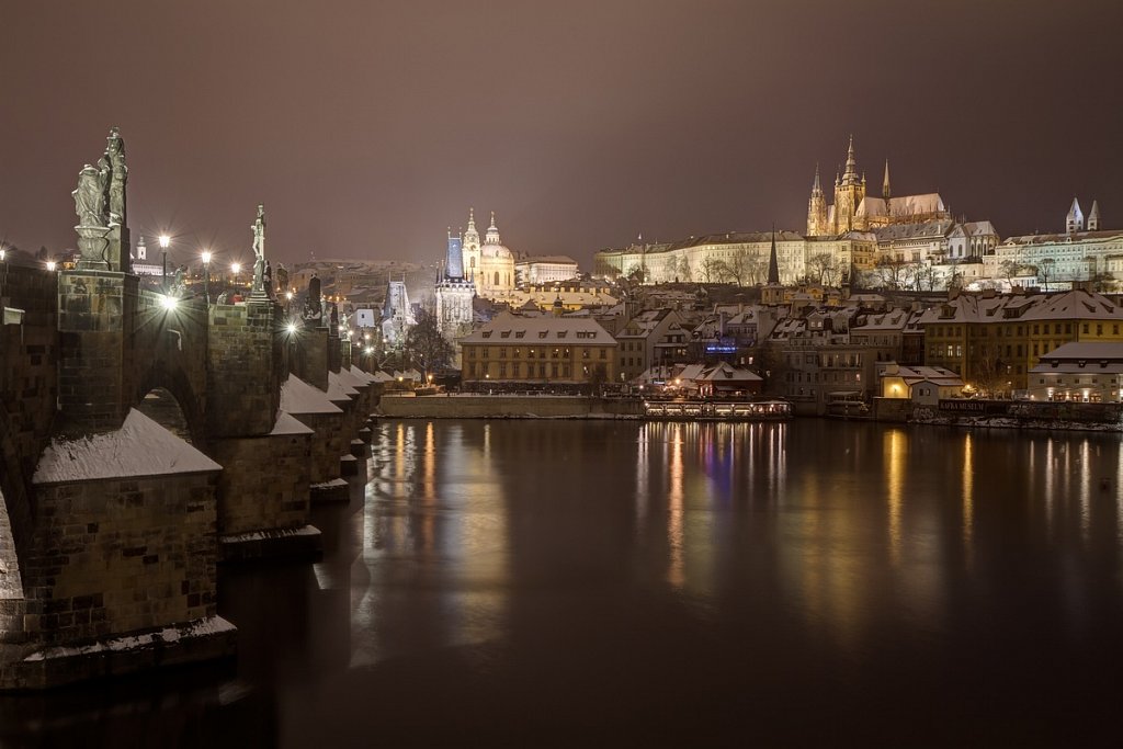 Zimní Karlův most, Pražský hrad, noční Praha - IMG-7034.jpg