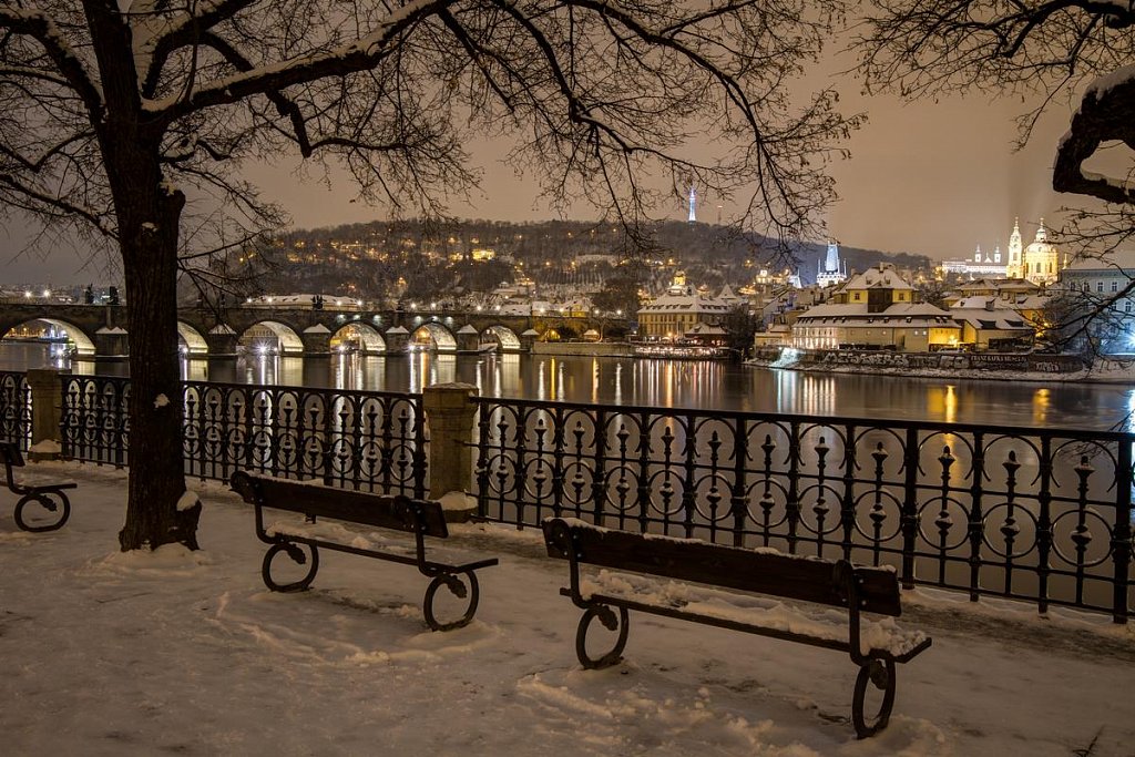 Zimní Karlův most, noční Praha - IMG-7076.jpg