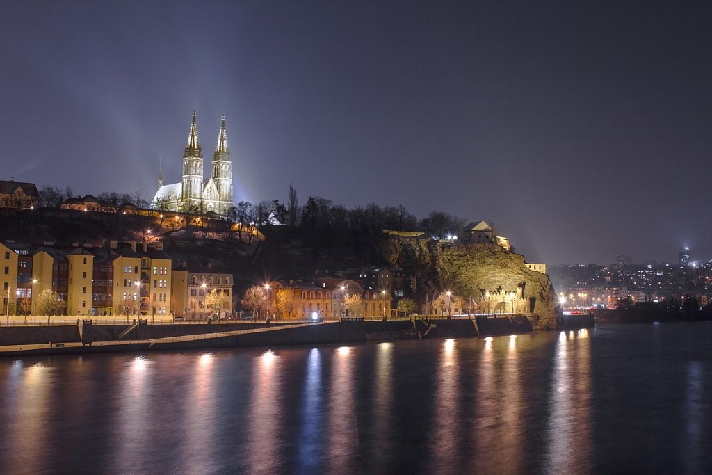 Noční zimní Praha, Vyšehrad, Bazilika sv. Petra a Pavla - IMG-3364.jpg